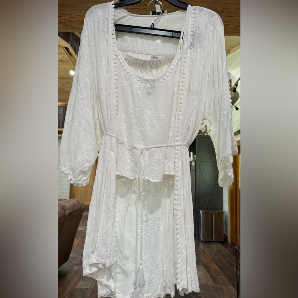 In Bloom by Jonquil 
Wedding Robe & Pajama Set Size Small